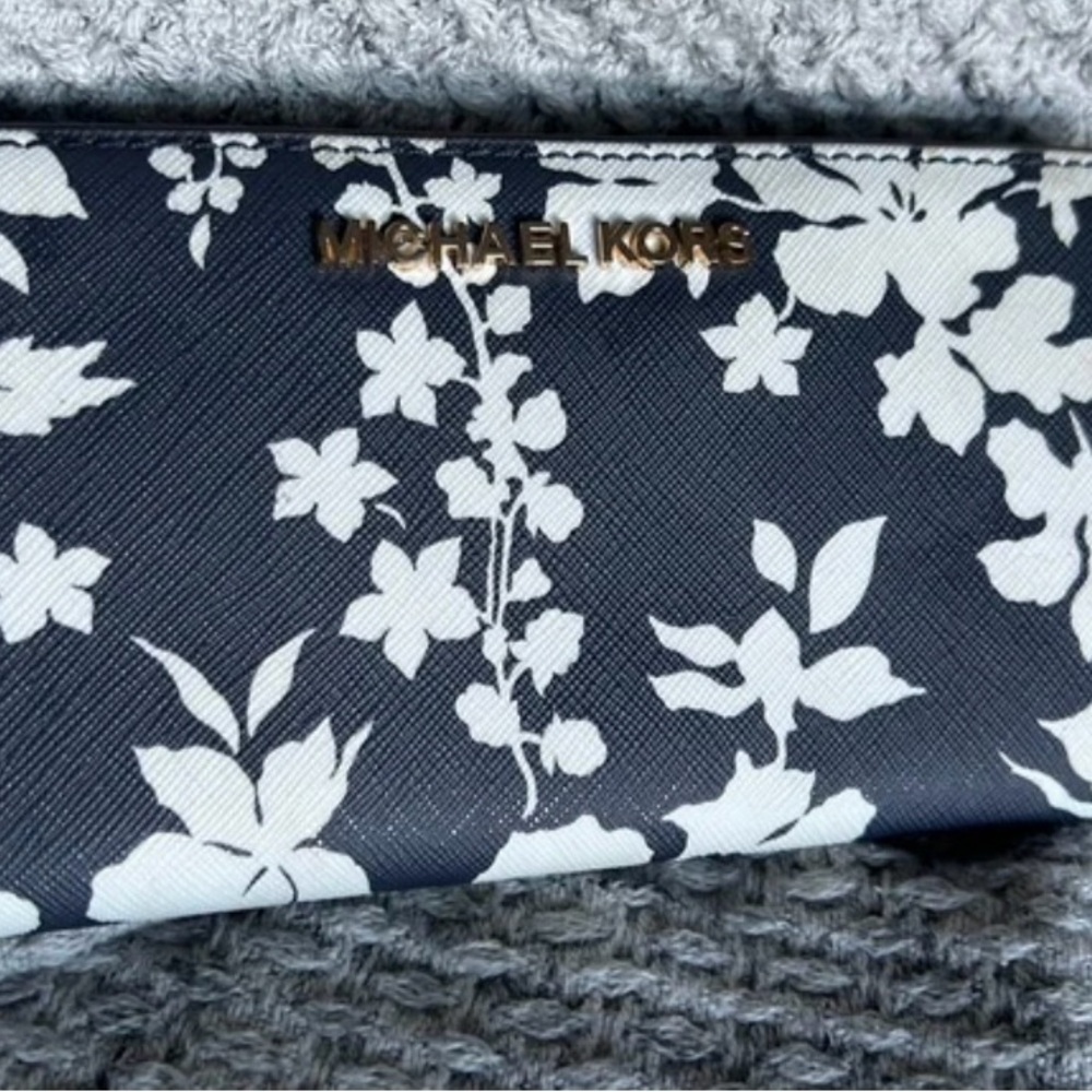 MiCHAEL KORS floral blue and white wallet with credit card holder